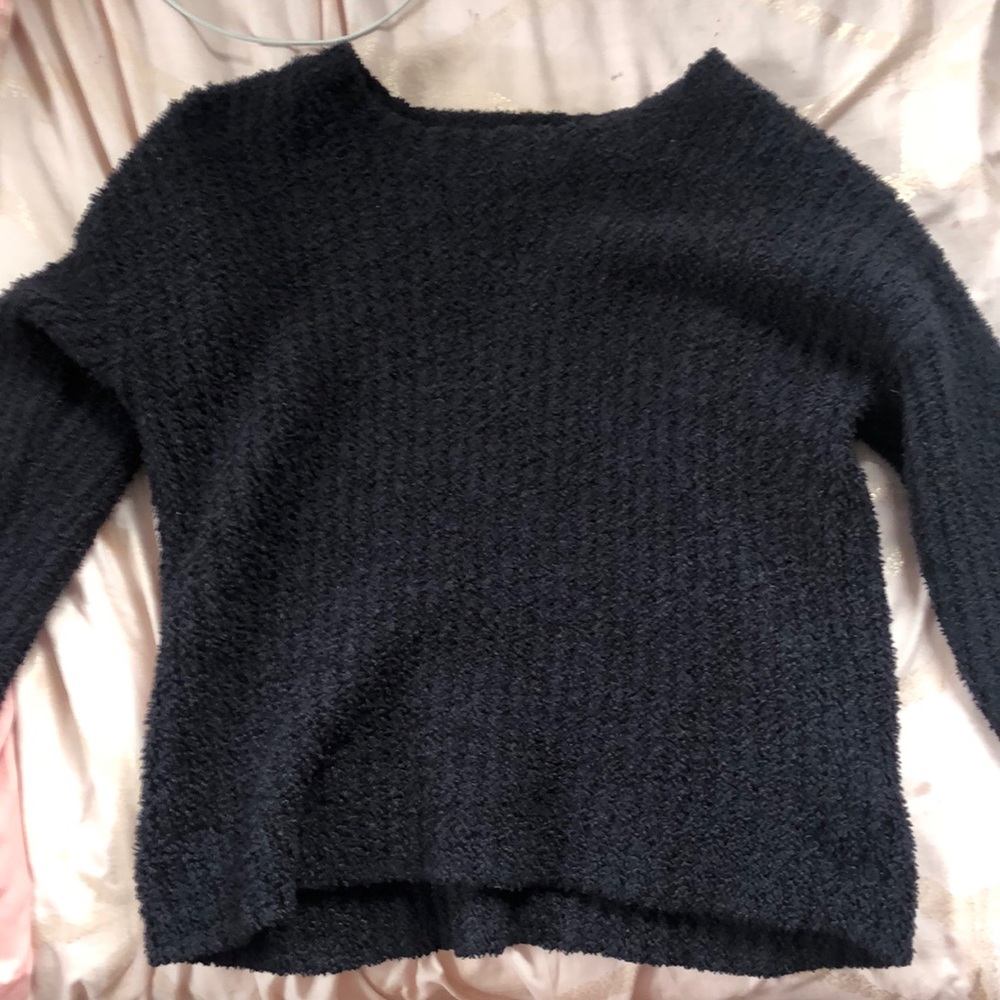 Black sweater<3